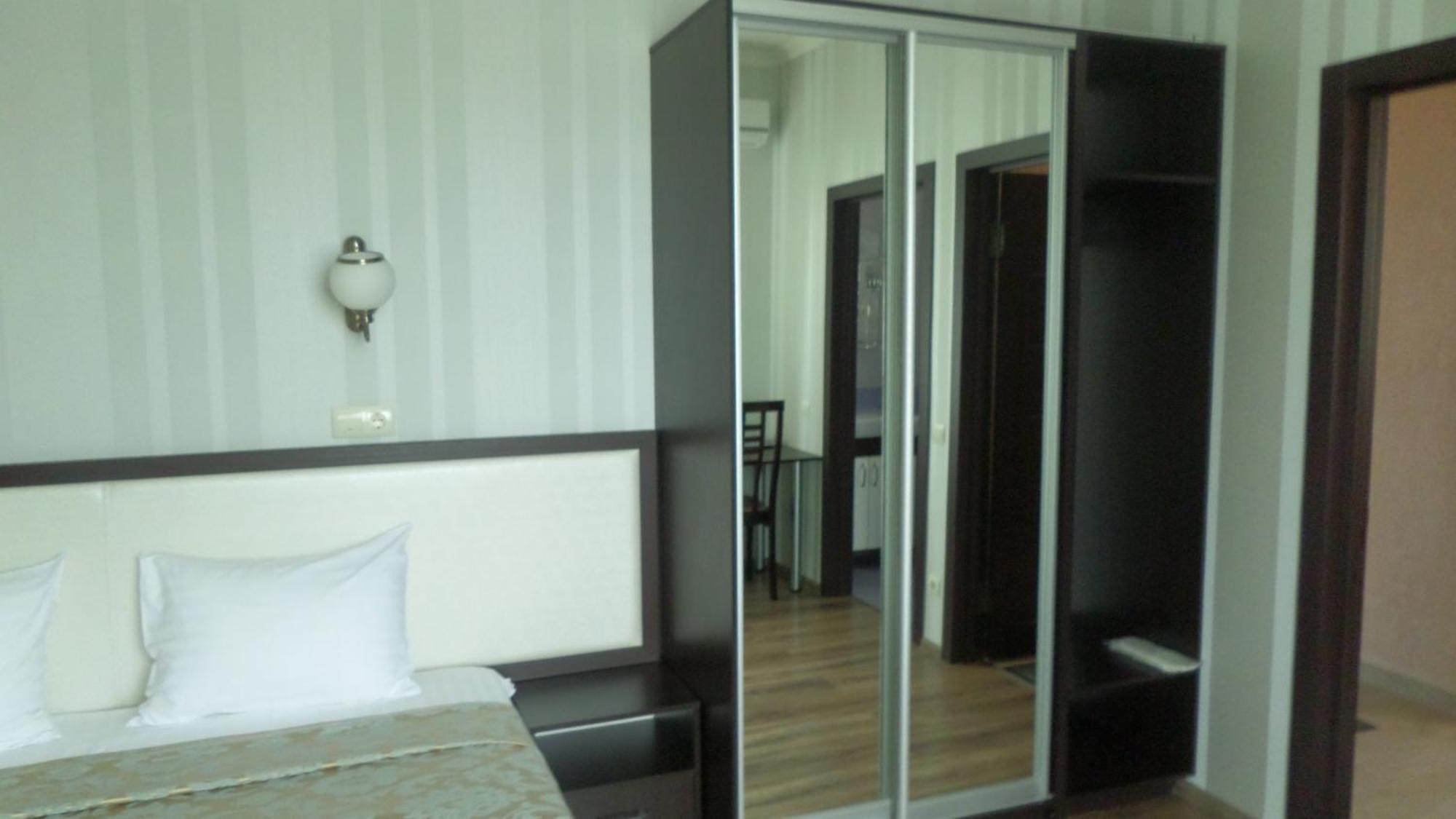 Royal Hotel Kharkiv Chambre photo